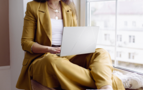 华硕灵耀14 2025酷睿Ultra 9加持的AI超轻薄本，双十一换机首选