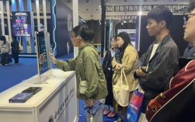 万物以我为尺度，后浪声声舒心镜在青岛电博会首发